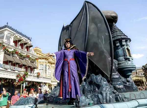 زهرة الخليج - «أرض الأشرار» تجربة فنية وسينمائية متكاملة في «ديزني».. الأكثر ابتكاراً منذ سنوات