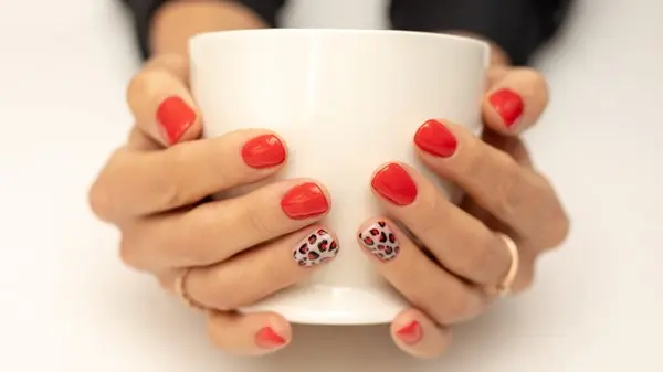 زهرة الخليج - استعدي للجرأة.. أظافر بطبعة النمر تتصدر صيحات المانيكير