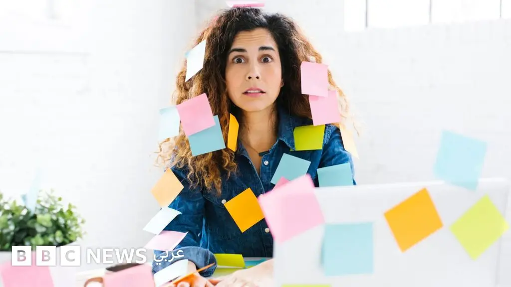 لماذا نفشل غالباً في تحقيق أهدافنا مع بداية كل عام؟ وكيف ننجح هذا العام؟ - BBC News عربي