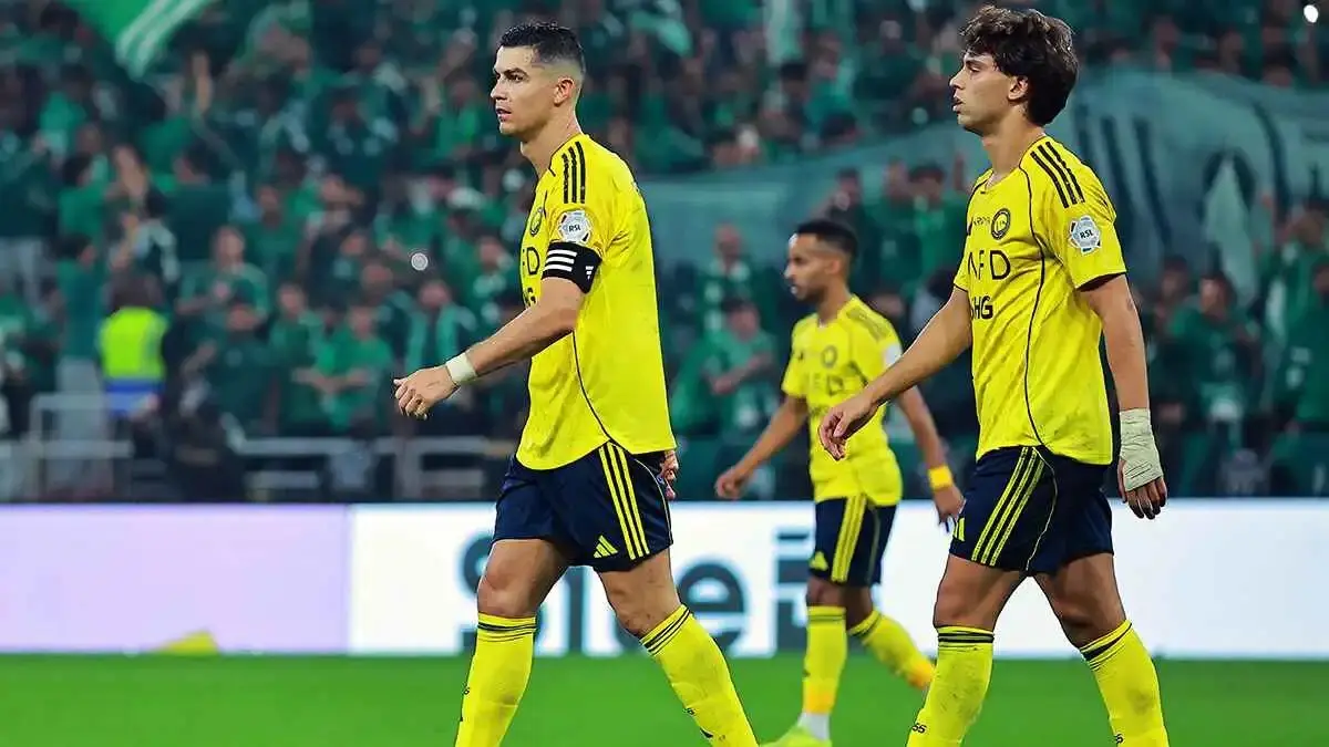 "يشعر بالذنب".. إعلامي سعودي يفجر مفاجأة حول سبب رغبة رونالدو في الابتعاد عن النصر السعودي (فيديو)