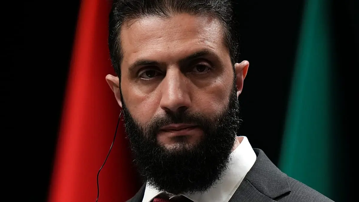 الشرع يصدر مرسوما يضمن حقوق الأكراد ويعتبر لغتهم "لغة وطنية".. و"قسد" تعلن سحب قواتها إلى شرق الفرات