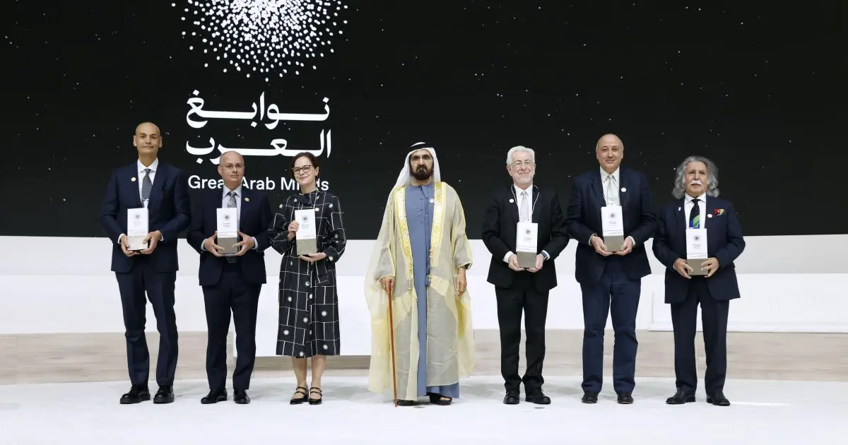 محمد بن راشد يكرّم الفائزين بجائزة "نوابغ العرب 2025"