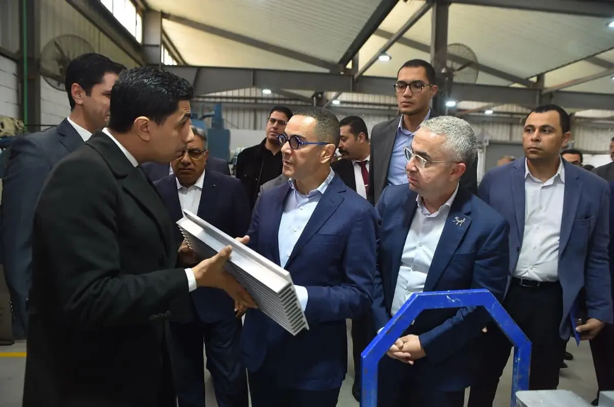 وزير الاستثمار يتفقد عدد من المصانع العاملة بالمنطقة الاستثمارية بميت غمر - أموال الغد