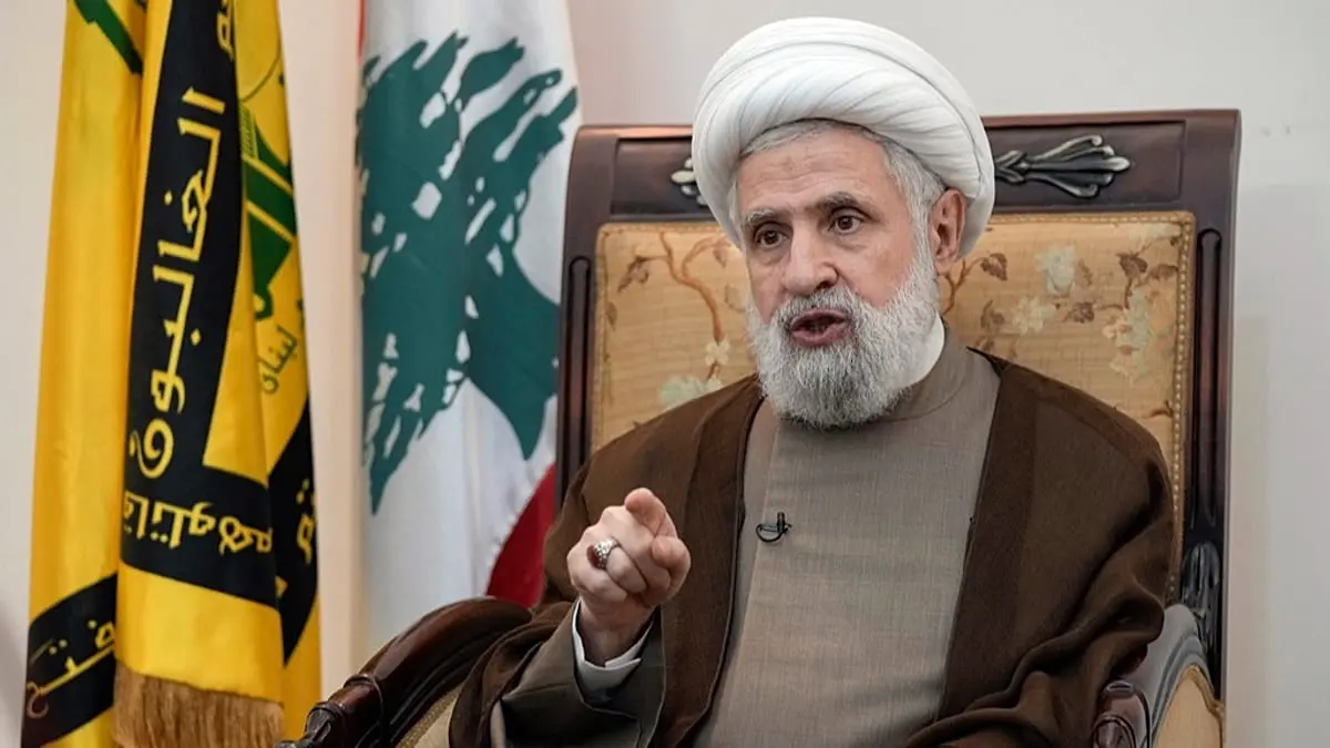 "طويلة على رقبتكم". نعيم قاسم يجدّد تمسّك حزب الله بالسلاح ويعلّق على تطورات إيران