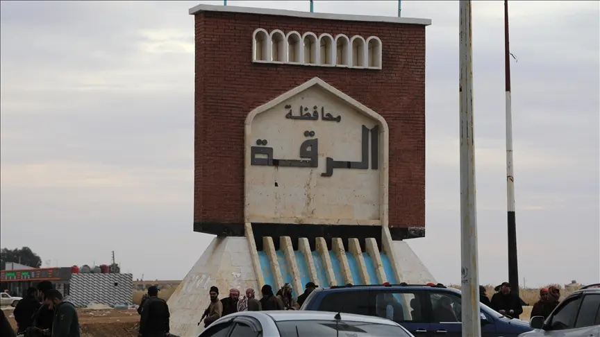 انشقاق أكثر من 400 عنصر من قسد في الرقة