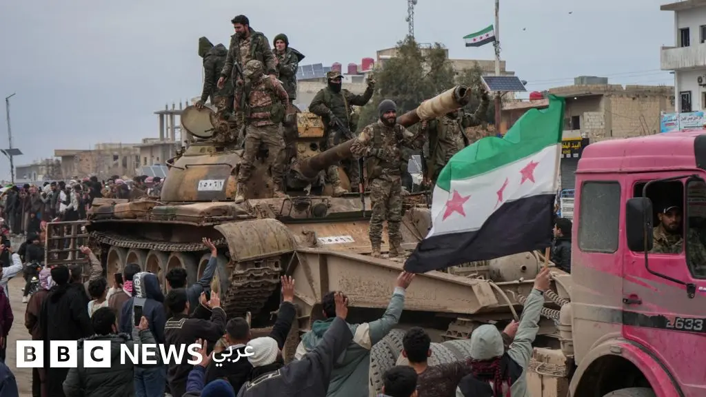 قسد: عناصر التنظيم ينسحبون من مناطق غرب الفرات، واجتماع ثلاثي يجمع الشرع وعبدي وباراك - BBC News عربي