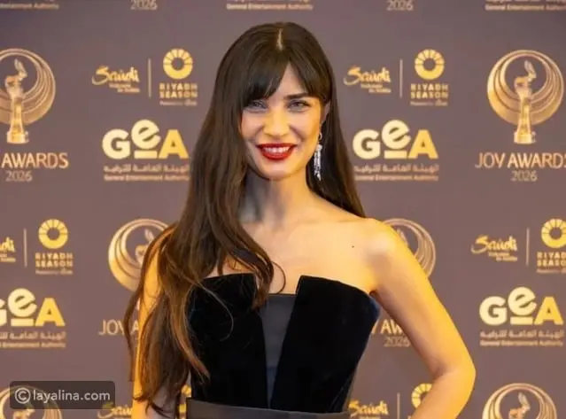 أناقة خالدة: توبا بويوكستون تخطف الأنظار في Joy Awards 2026