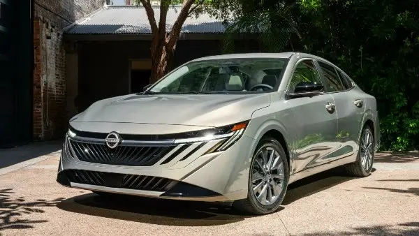 بالصور.. أبرز ما تقدمه نيسان سنترا 2026 الجيل الجديد