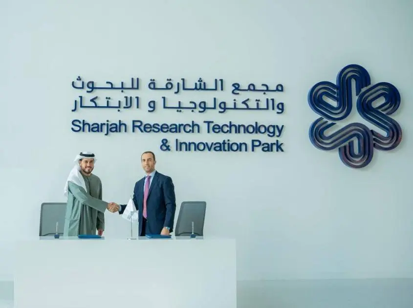 شراكة بين «الشارقة للبحوث» و«العالمي للتميّز بالذكاء الاصطناعي»