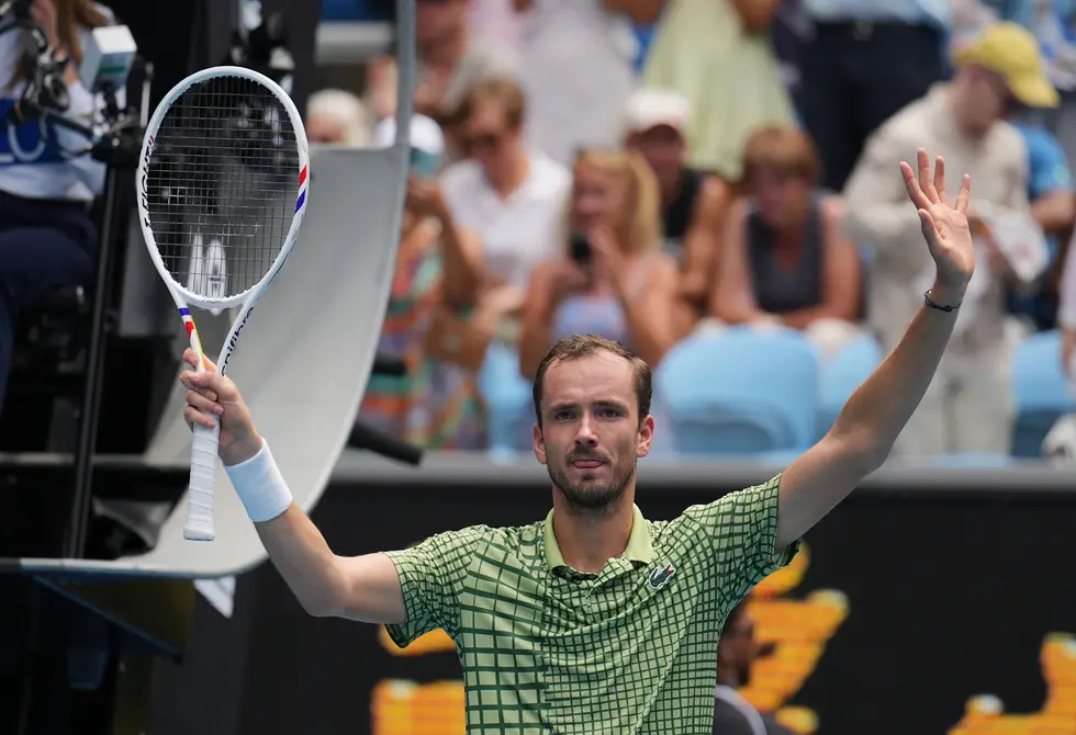 مدفيديف يتقدم بثبات في بطولة أستراليا المفتوحة