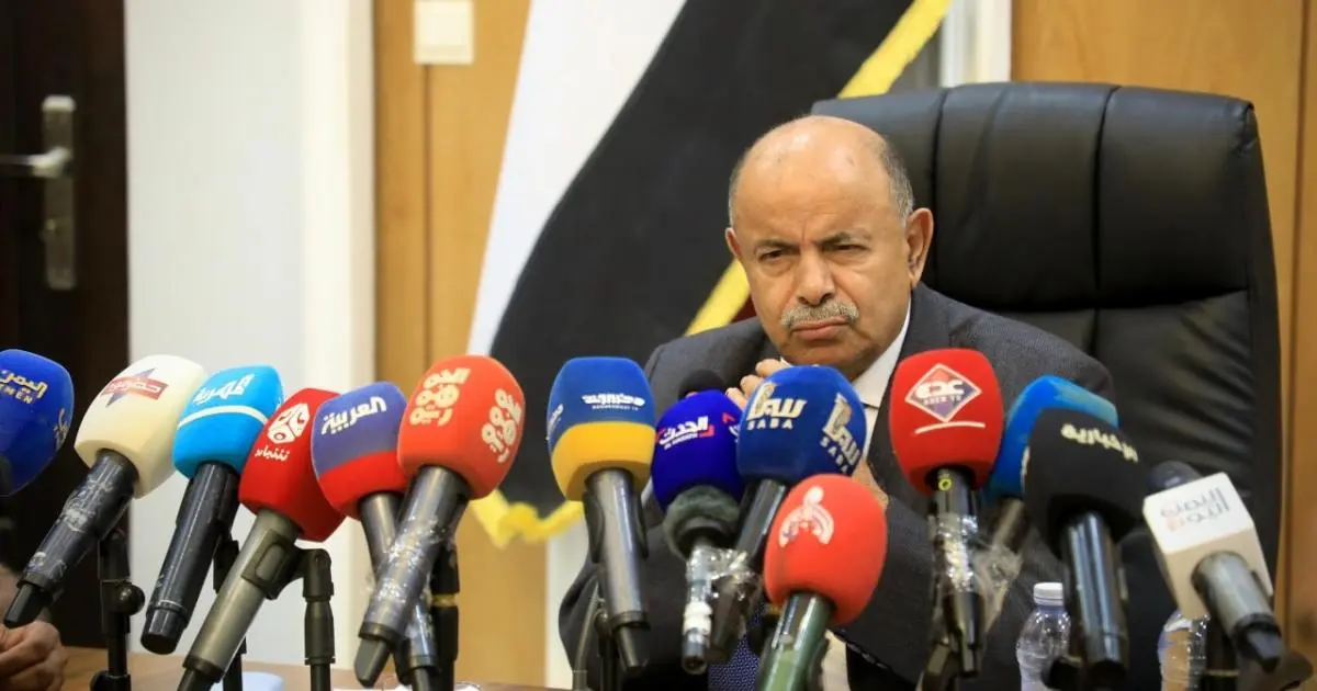 محافظ حضرموت يكشف عن سجون سرية ومتفجرات بمطار الريان