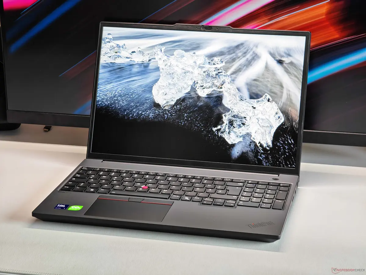لماذا لا تحتوي محطات العمل المحمولة مثل ThinkPad P16v Gen 3 على أسرع المكونات؟