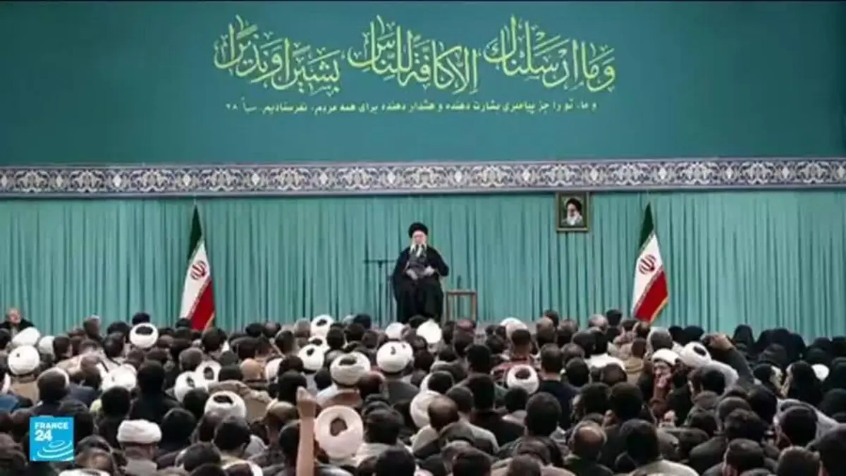 إيران تتوعد برد قاس على أي هجوم أمريكي وتحذر من عواقب استهداف خامنئي