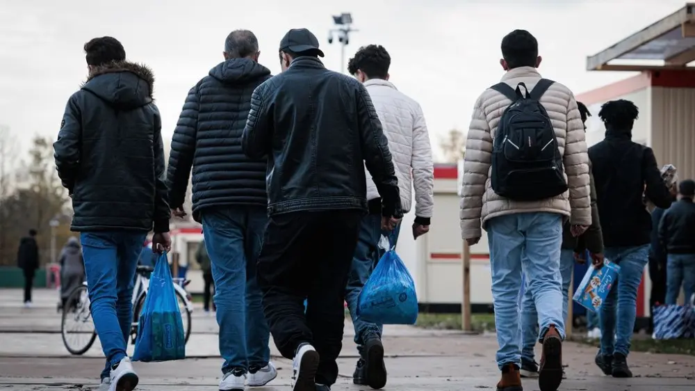 القضاء الهولندي يحسم الجدل: غرامات تأخير اللجوء أصول مالية توجب المساهمة في تكاليف الإقامة