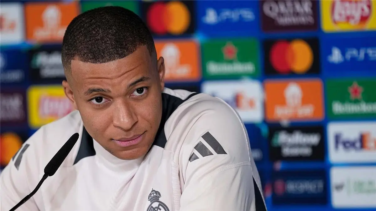 مبابي مدافعًا عن فينيسيوس ضد صافرات استهجان جماهير ريال مدريد: ليس خطأه وحده