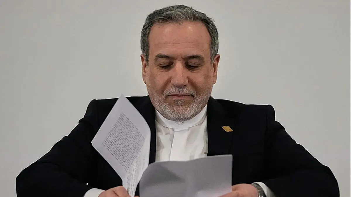 بسبب "قمع الاحتجاجات".. منظمو منتدى دافوس يعلنون إلغاء مشاركة وزير الخارجية الإيراني