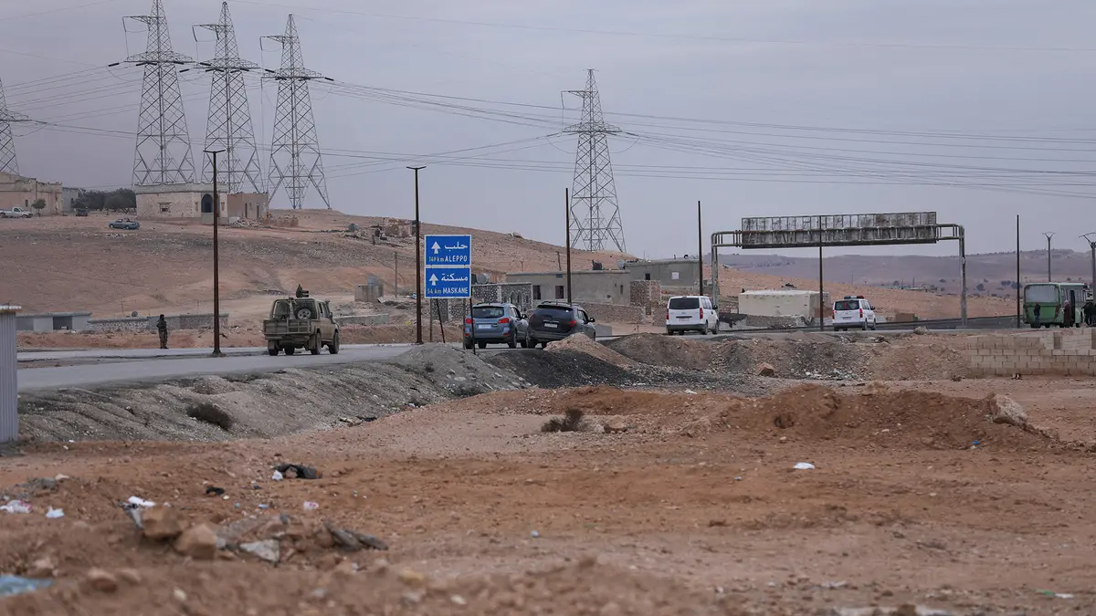 بين المعارك والسرديات الرقمية.. مقاطع قديمة وصور مفبركة تُستدعى لتأجيج الاشتباكات بسوريا