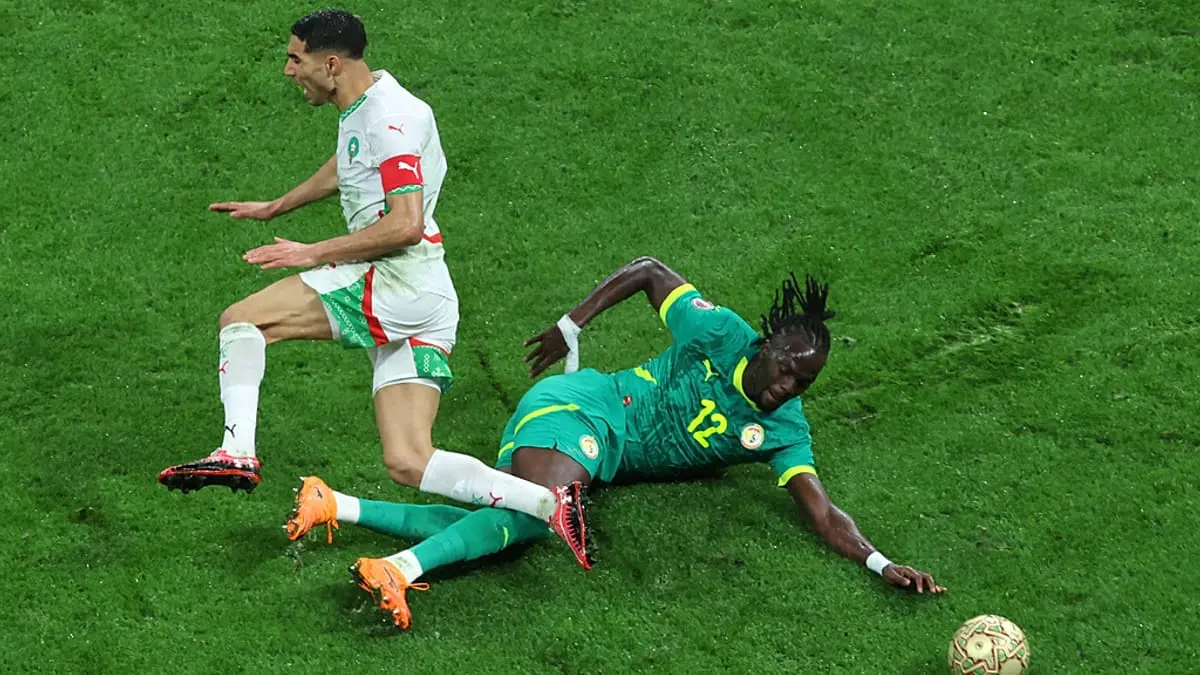كأس أمم إفريقيا: فضائح تحكيمية تهز البطولة وتضع مصداقيتها على المحك..هل يتحرك الفيفا؟
