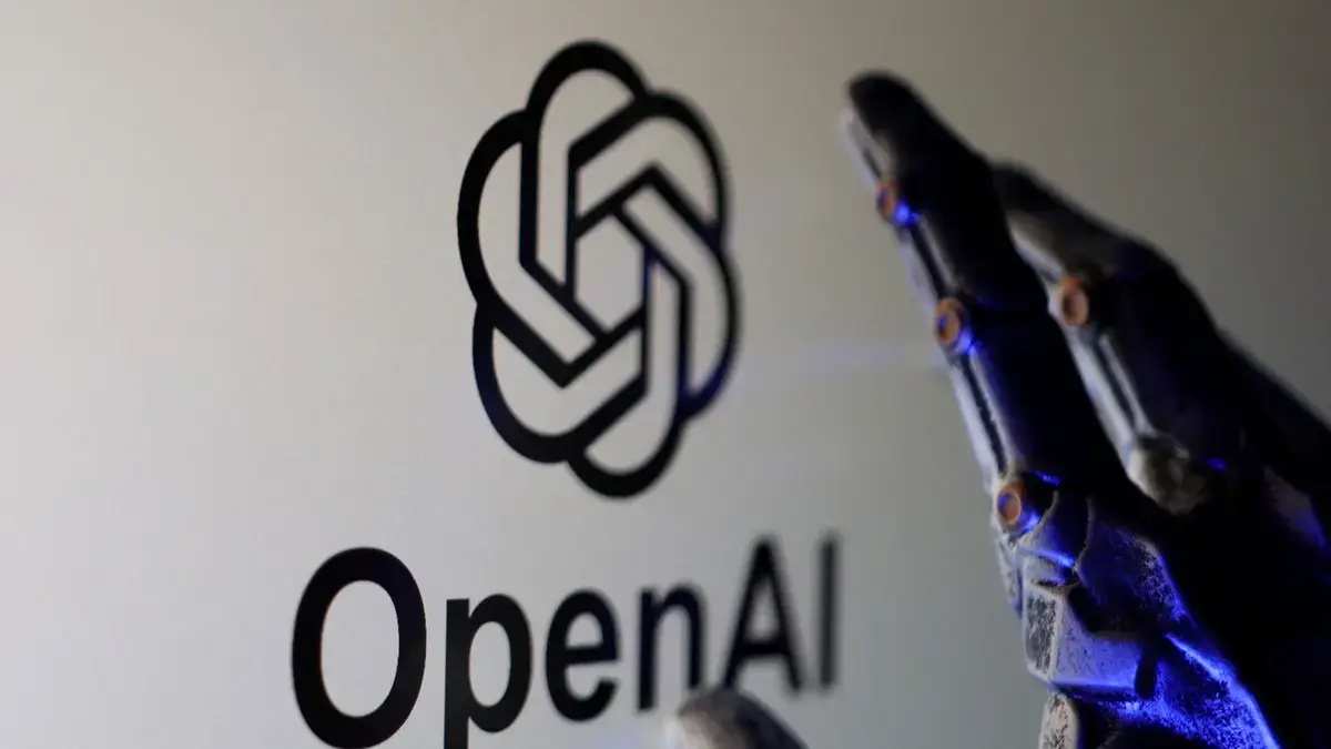 بتوقيع مصمم «آبل» السابق.. «OpenAI» تطوّر جهاز ذكاء اصطناعي جديدًا