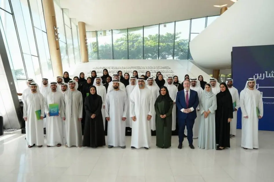 تخريج 35 شاباً وشابة ببرنامج المستشارين الماليين الشباب في الإمارات