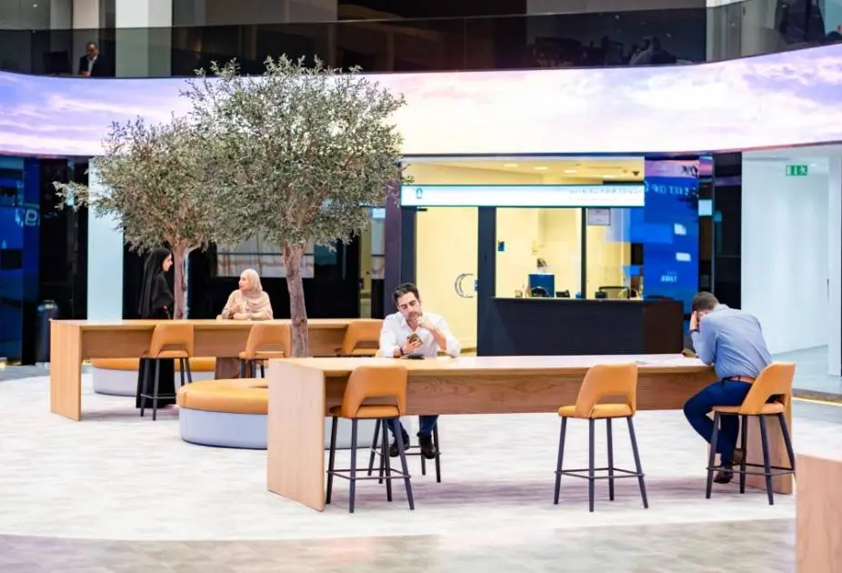 أسهم البنوك والعقار تعزز مكاسب مؤشرات الإمارات