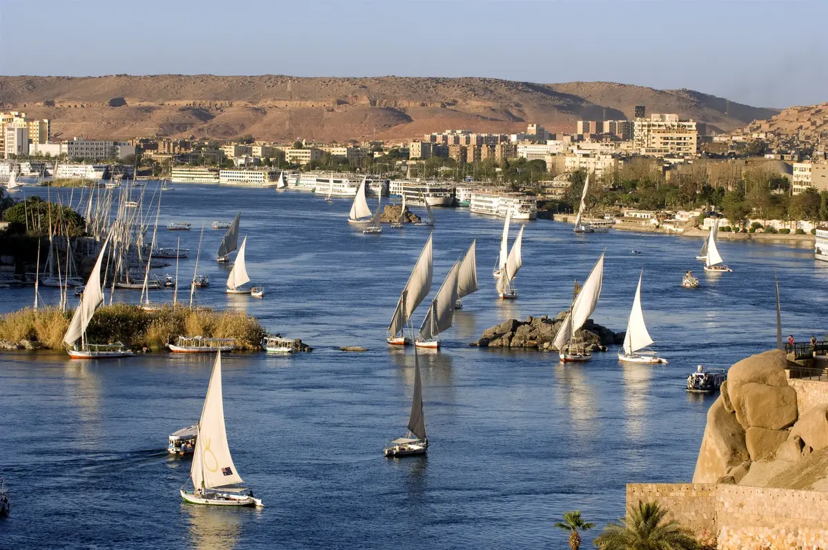 المركزي: ارتفاع إيرادات السياحة إلى 5.5 مليار دولار خلال الربع الأول من 2025/2026 - أموال الغد