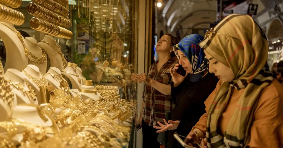 أزمة "غرينلاند" ترفع الذهب فوق 4800 دولار للأوقية لأول مرة