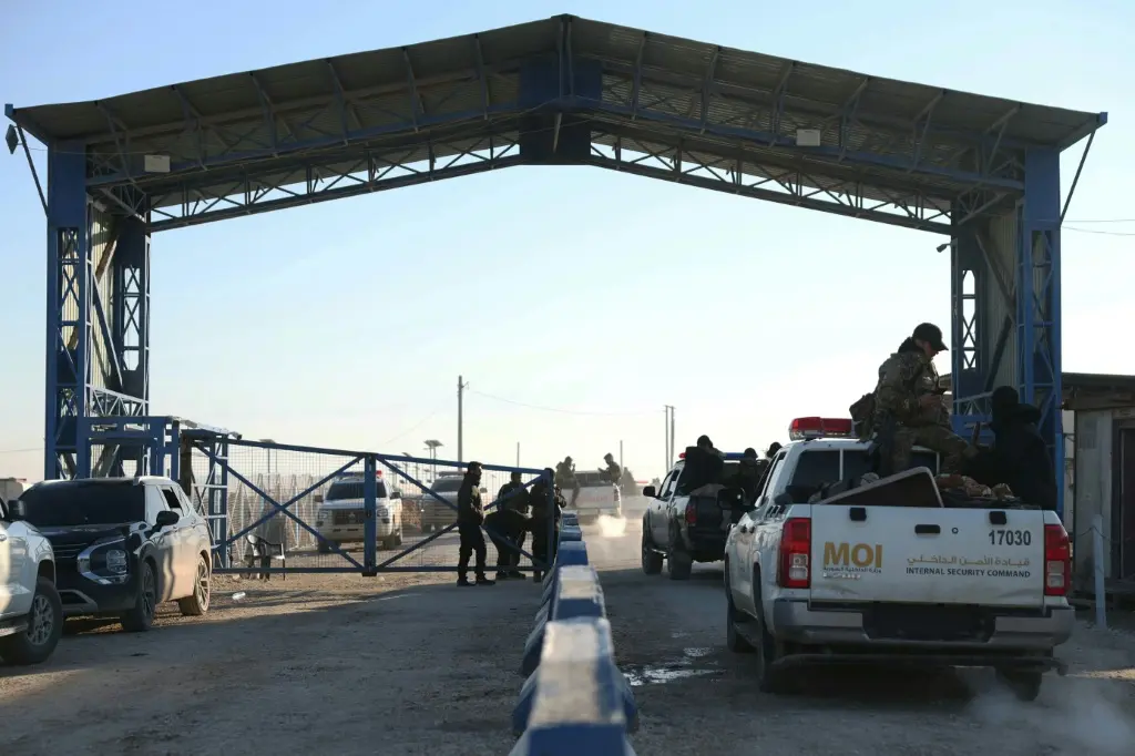 قوات الأمن السورية تدخل مخيم الهول بعد انسحاب القوات الكردية