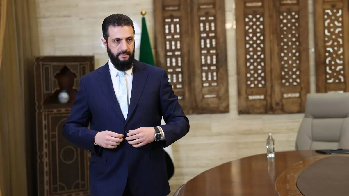 سوريا وتوضيح موقف أمريكا من "قسد" قبل وبعد خلع بشار الأسد بلسان مبعوث ترامب