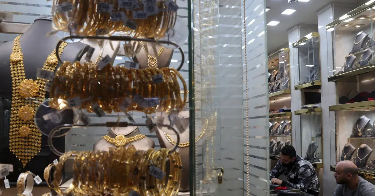 سعر الذهب يتجاوز 4 آلاف و800 دولار للمرة الأولى