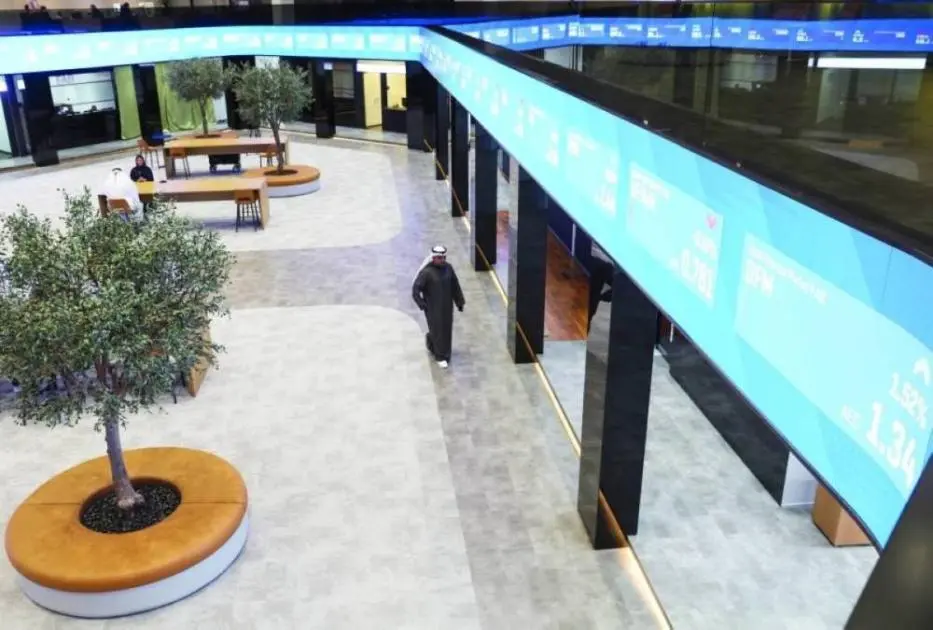 سيولة مركزة تصعد بأسهم «دانة غاز» و«الاتحاد العقارية»