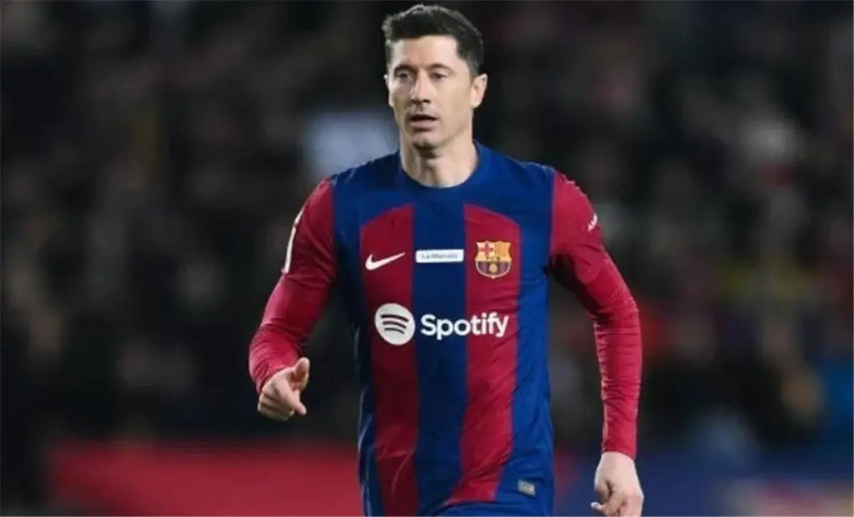 بالخطأ في مرماه.. ليفاندوفسكي يسجل هدف تعادل سلافيا براج أمام برشلونة