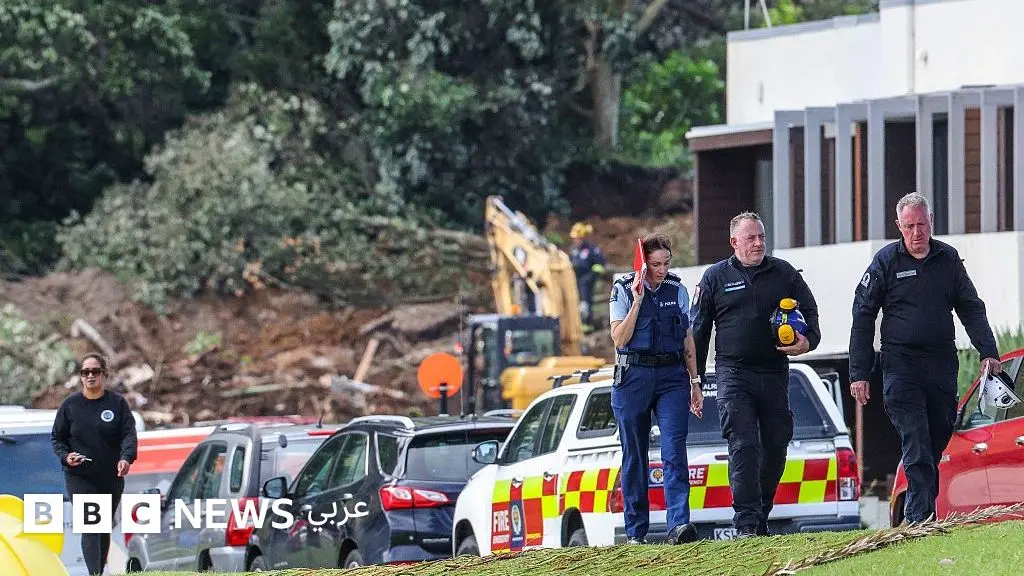 نيوزيلندا: مقتل شخصين وفقدان العشرات في انهيارات أرضية تسببت بها الأمطار - BBC News عربي