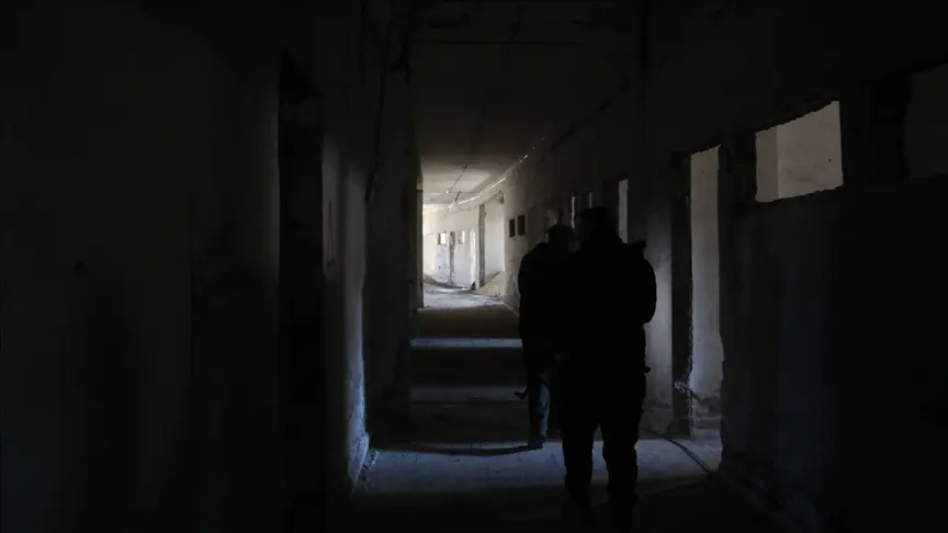 ريف دير الزور.. رايات داعش في مقرات قسد المنسحبة تفتح ملف الاستثمار الأمني !