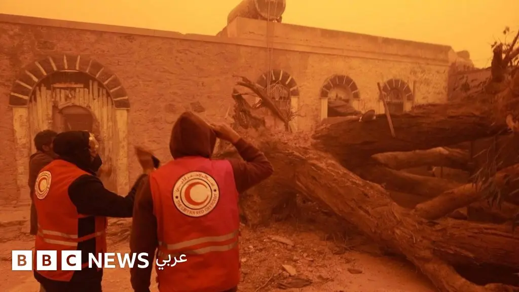وفيات في ليبيا وتونس بسبب عاصفة ضربت شمال أفريقيا، وتفاعل على مواقع التواصل مع آثار العاصفة - BBC News عربي