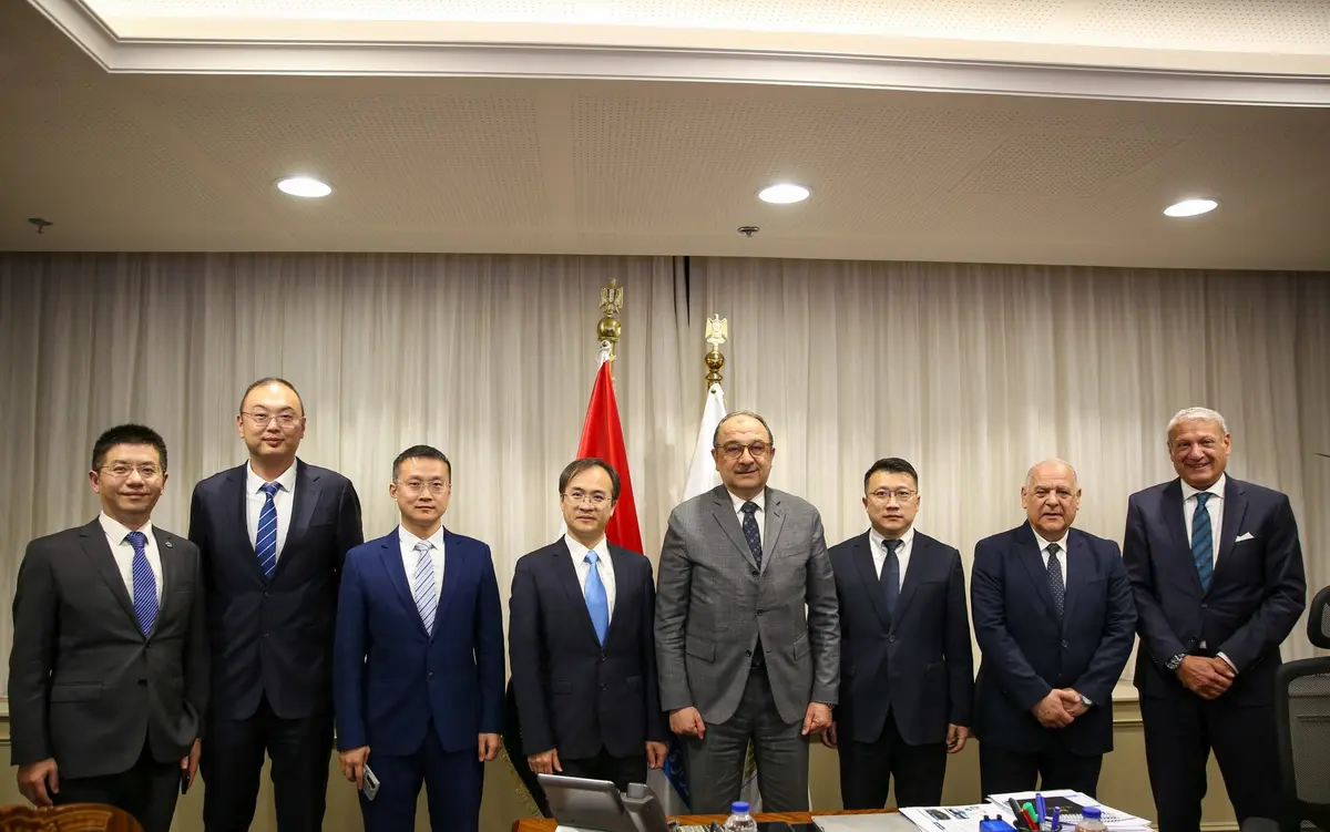 وزير قطاع الأعمال يبحث مع « شاندونج» الصينية التعاون بصناعة المركبات الكهربائية - أموال الغد