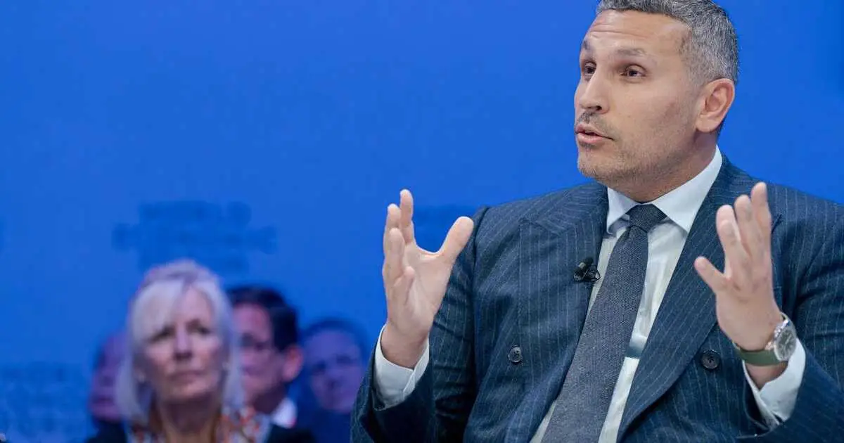 المبارك: الإمارات الأولى عالميا في تبني الذكاء الاصطناعي