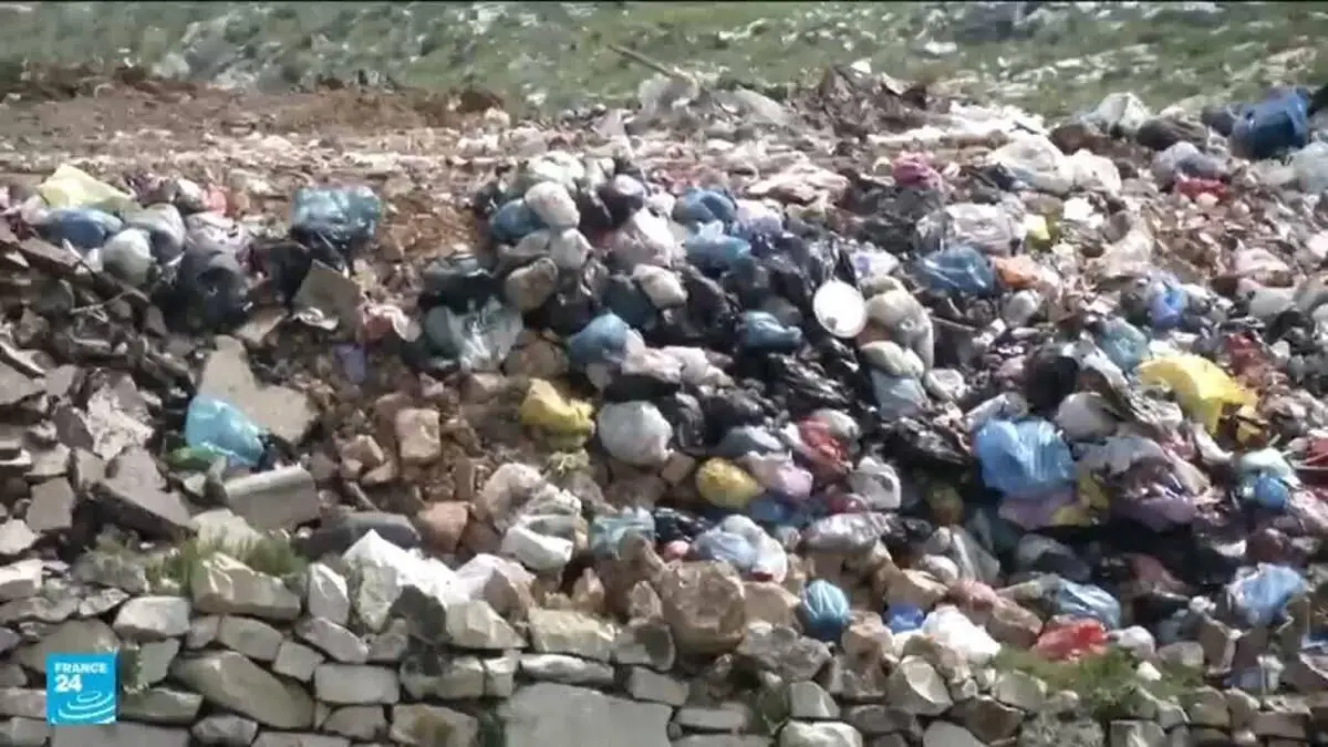 المستوطنون الإسرائيليون يقيمون مكبات نفاياتهم قرب القرى الفلسطينية بالضفة الغربية