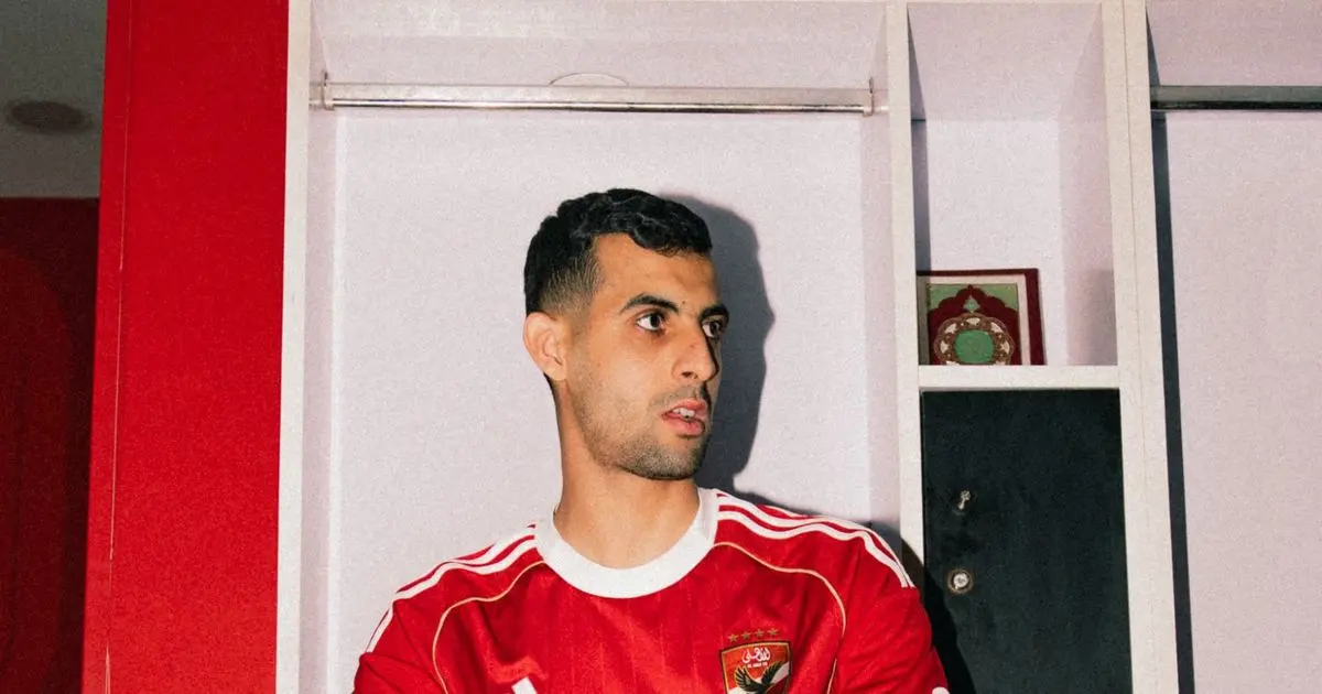 الأهلي المصري يضمّ الظهير المغربي يوسف بلعمري من الرجاء