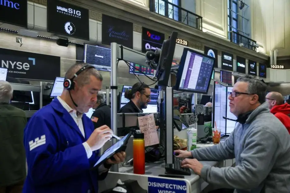 «وول ستريت» تعزز مكاسبها بعد تراجع ترامب عن فرض رسوم على دول أوروبية