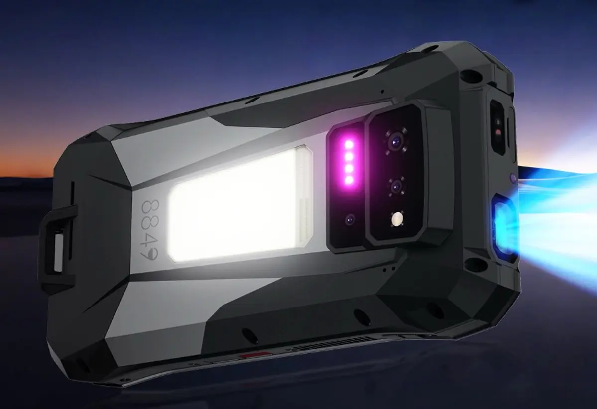 هاتف Tank X: بروجيكتور 1080p وبطارية 17,600mAh وذاكرة 16GB