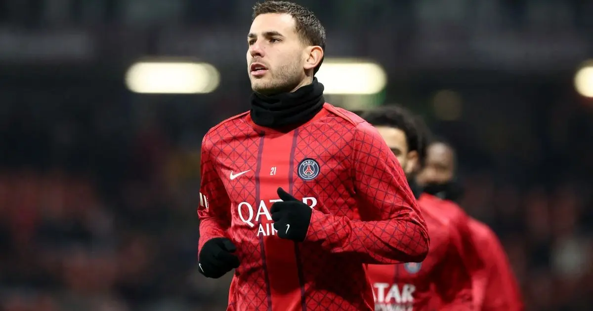 "عاملهم كالعبيد".. لاعب سان جيرمان متهم بـ"الاتجار بالبشر"