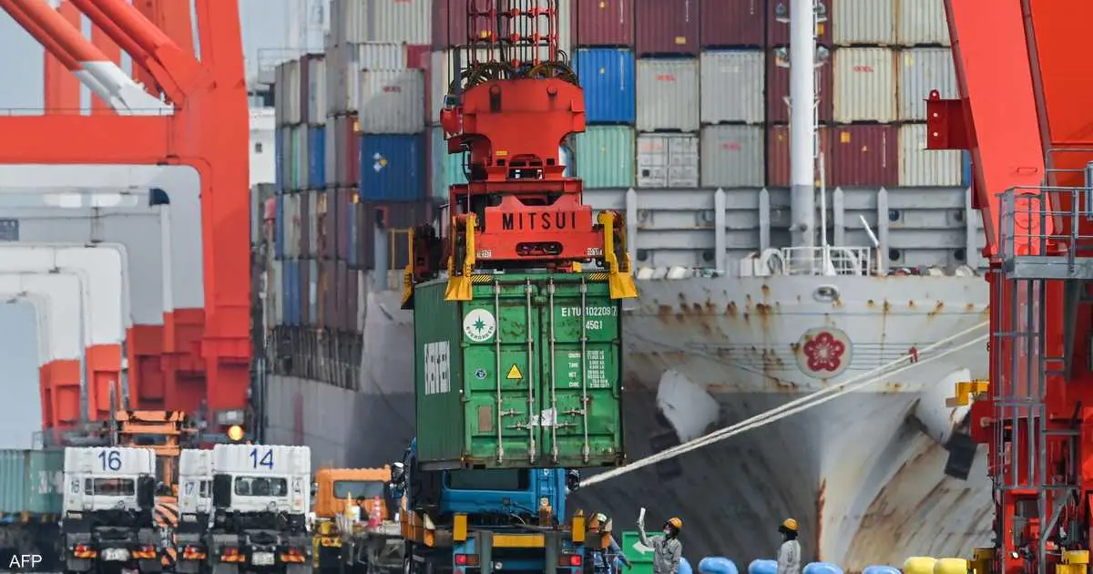 اليابان تسجل عجزا تجاريا للعام الخامس على التوالي