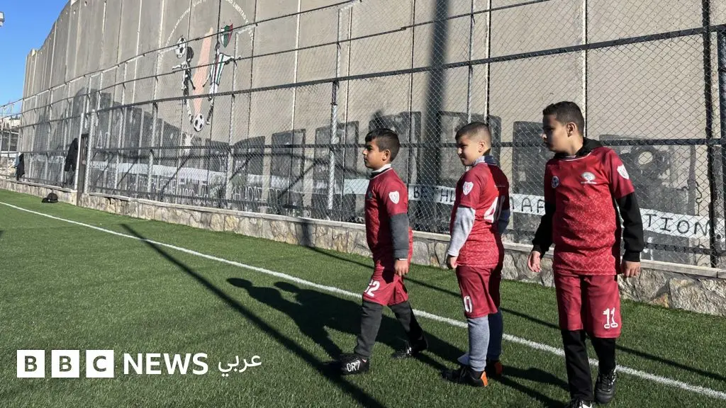إسرائيل تؤجل هدم ملعب كرة قدم للأطفال الفلسطينيين بعد حملة دولية - BBC News عربي