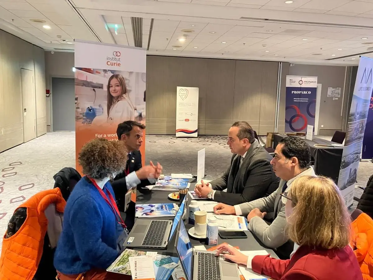 رئيس هيئة الرعاية الصحية يستعرض فرص الاستثمار الصحي في منتدى FHBF 2026 بباريس