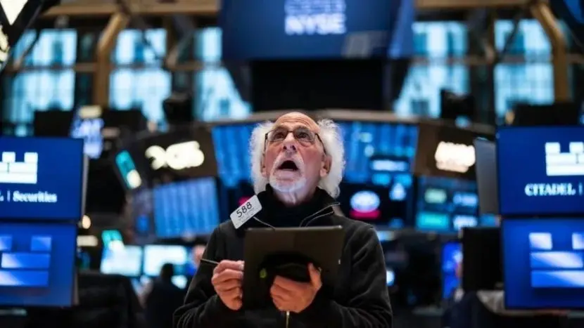 هاشتاق عربي - استراتيجية تحت الاختبار... هل ينقذ تراجع ترمب المعتاد "وول ستريت"؟