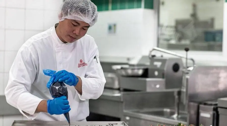 «الإمارات لتموين الطائرات» و«بستانك» يطرحان حلولاً لخدمات الطعام في «جلفود 2026»