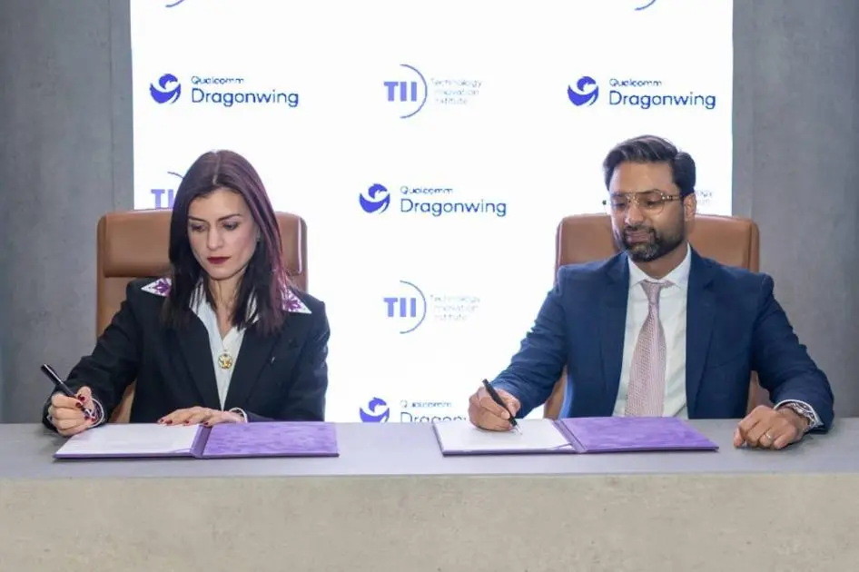 تعاون بين «معهد الابتكار» و«كوالكوم» في حلول الذكاء الاصطناعي