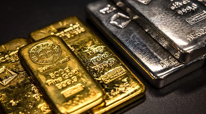 الذهب يلامس 4970 دولارًا والفضة تقفز 3%