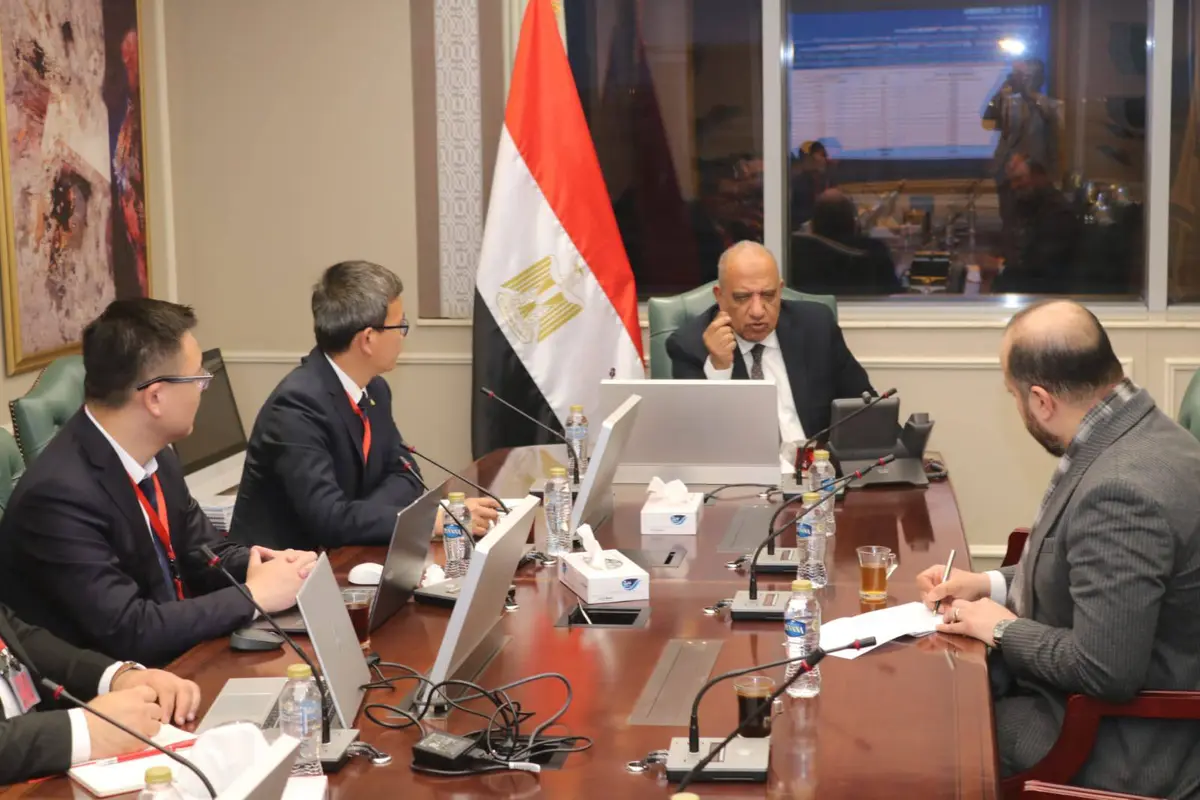 مباحثات لبناء أول مصنع لتوربينات الرياح في مصر بشراكة صينية - الطاقة